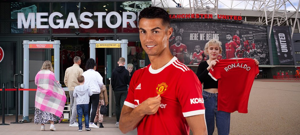 Cristiano Ronaldo už pózoval v dresu Manchesteru United, klubu na sebe rychle vydělá...