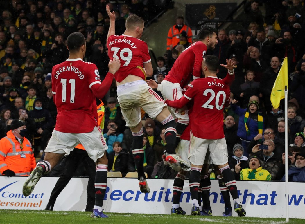 Ronaldo Manchesteru v zápase s Aston Villou chyběl.