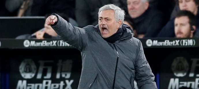 Trenér Manchesteru United José Mourinho v utkání na hřišti Crystal Palace