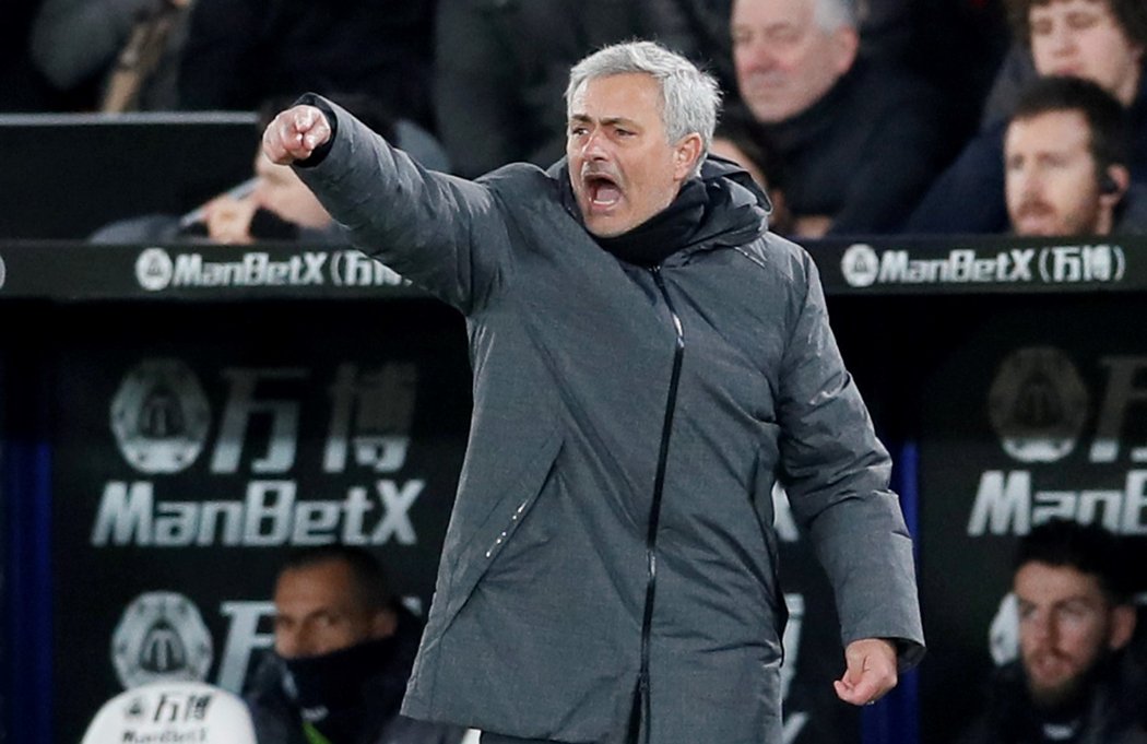 Trenér Manchesteru United José Mourinho v utkání na hřišti Crystal Palace