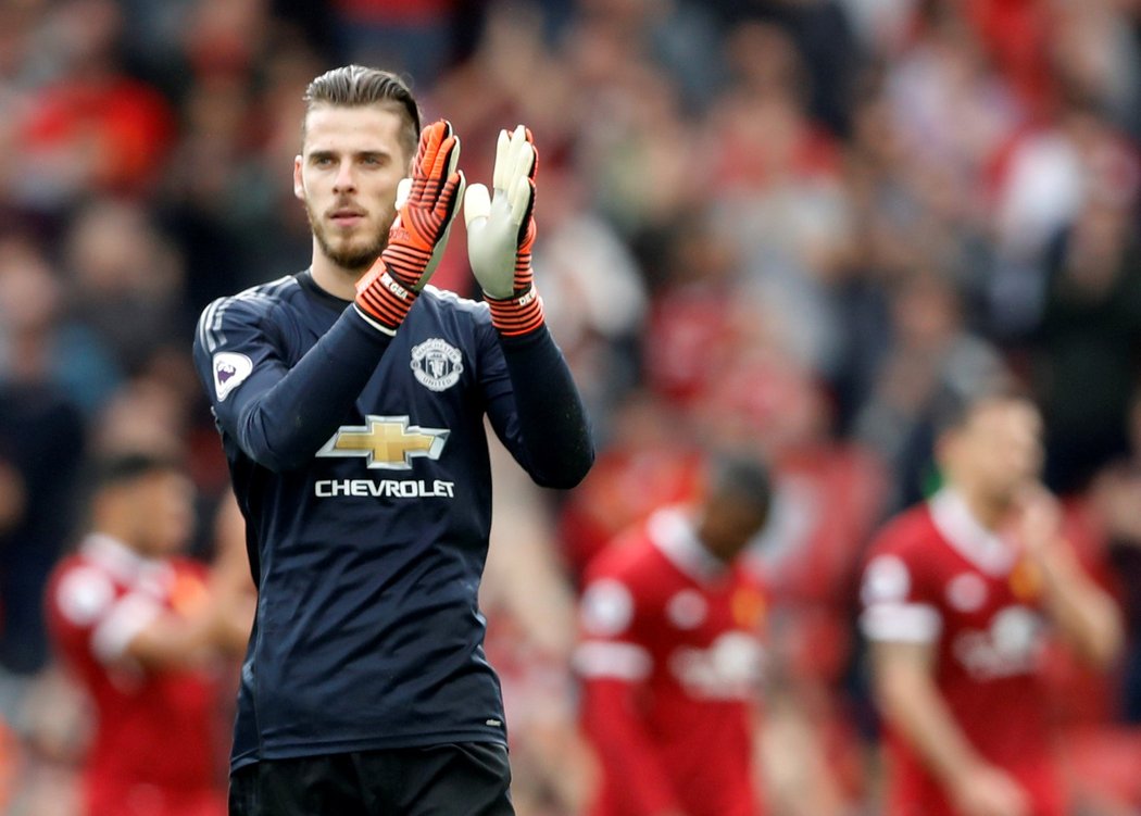 Brankář David De Gea je hlavním strůjcem bodu na hřišti Liverpoolu