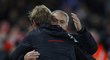 Slavní trenéři Jürgen Klopp a José Mourinho se pozdravili před soubojem Liverpoolu s Manchesterem United