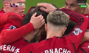 SESTŘIH: Manchester United - Luton 1:0. Nejtěsnější výhru trefil stoper Lindelöf
