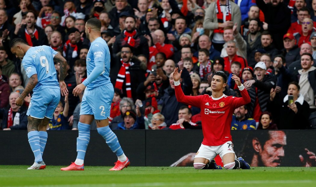 Cristiano Ronaldo a jeho bezmocné gesto v derby proti Citizens