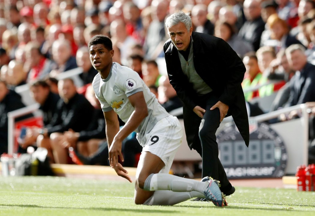 José Mourinho a Marcus Rashford mohou slavit bod na hřišti rivala