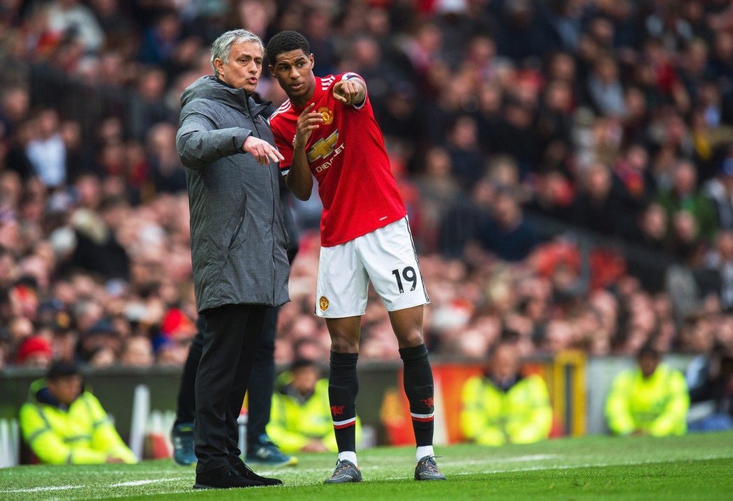 José Mourinho se brání nařčením, že Marcusi Rashfordovi nedává dostatek prostoru