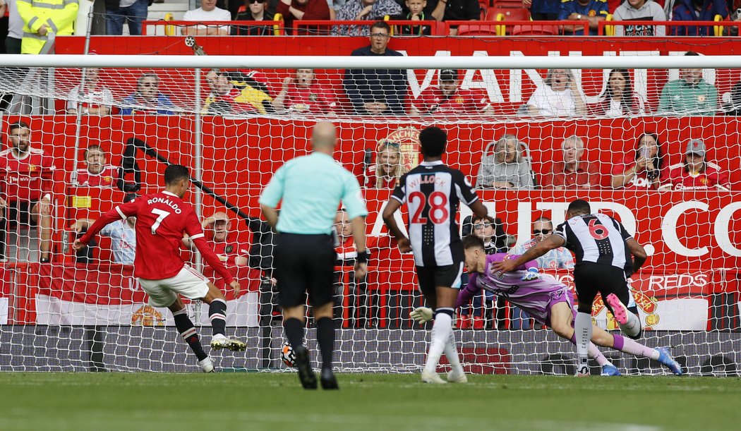 Cristiano Ronaldo se při návratu na Old Trafford hned prosadil