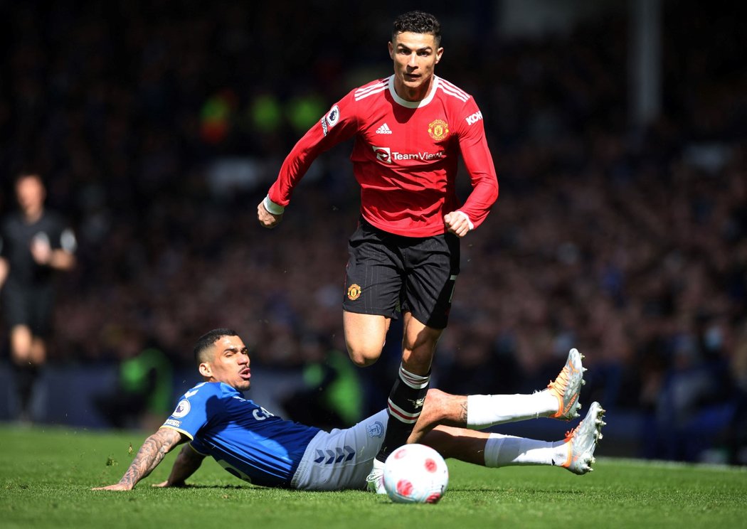 Hvězdný útočník Manchester United Cristiano Ronaldo v utkání proti Evertonu