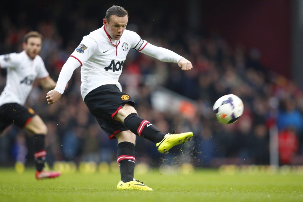 Wayne Rooney dal první gól do sítě West Hamu skoro z poloviny hřiště. Manchester United vyhrál 2:0