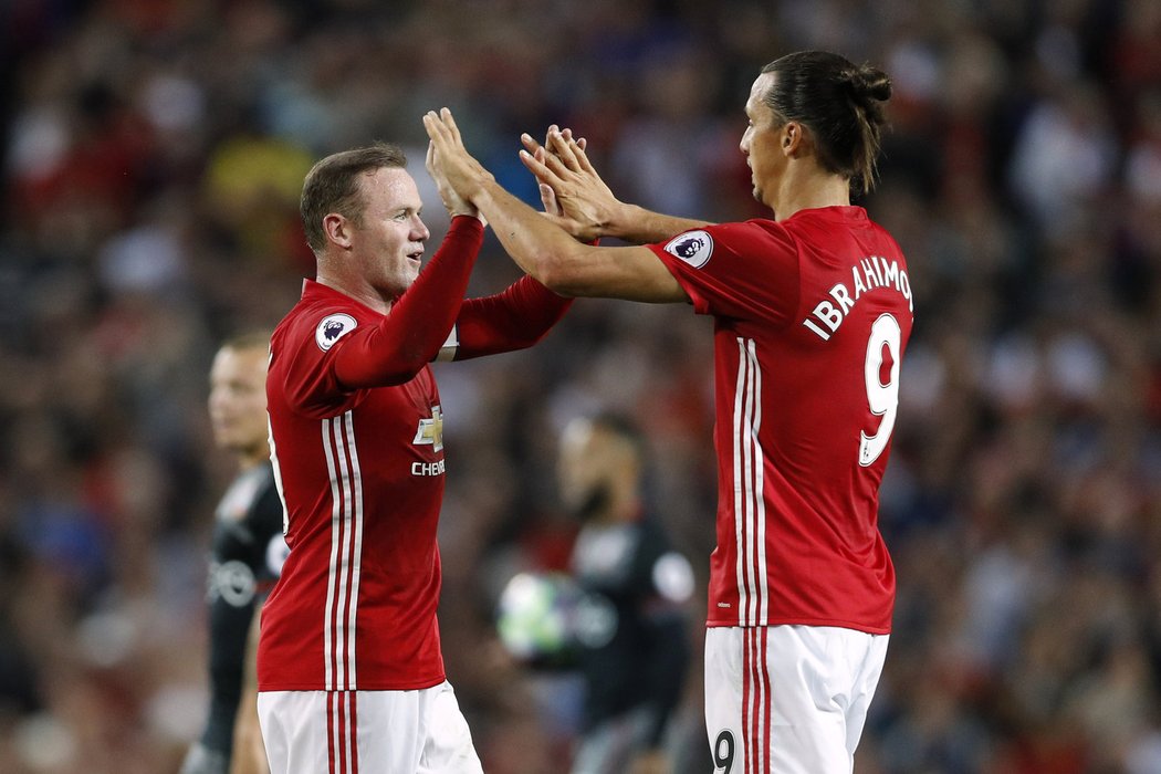 Zlatan Ibrahimovic a Wayne Rooney, ofenzivní esa Manchesteru United