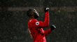 Útočník Manchesteru United Romelu Lukaku slaví branku v zápase se Stoke