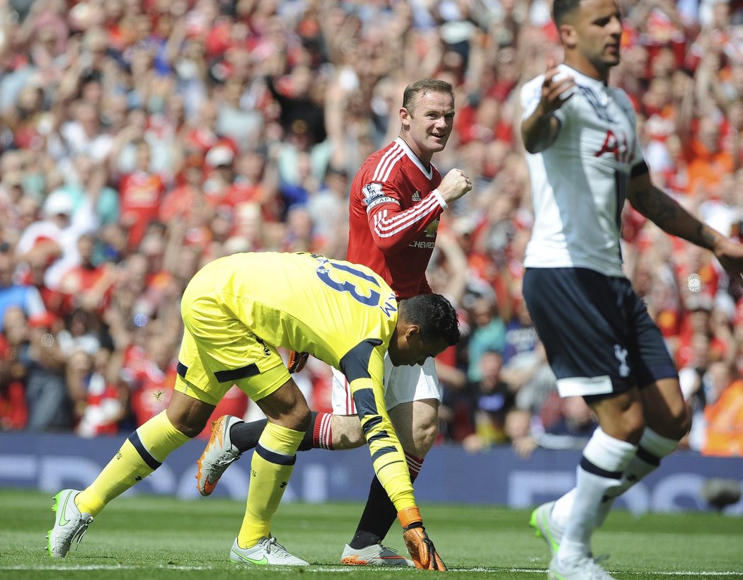 Kyle Walker nebude na vstup do Premier League vzpomínat zrovna rád, na hřišti Manchesteru United si dal hráč Tottenhamu vlastní gól a United vyhráli 1:0.