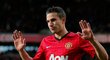 Robin Van Persie, útočník Manchesteru United, jako by se omlouval za to, že dal svému bývalému klubu gól. Manchester United vyhrál nad Arsenalem v Premier League 2:1