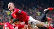 Radost Manchesteru United neznala mezí. Wayne Rooney vyskočil na chumel "rudých ďáblů" a slavil první trefu Van Persieho.
