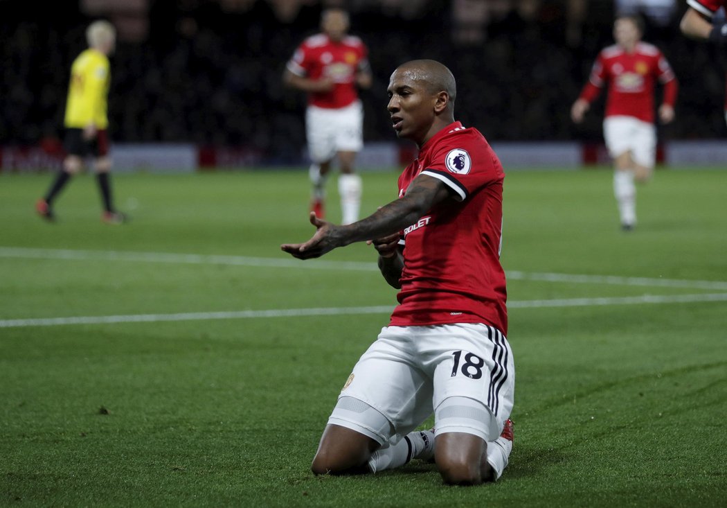 Záložník Ashley Young z Manchesteru United vstřelil proti Watfordu dvě branky