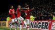 Fotbalisté Manchesteru United se radují ze čtvrté branky v utkání proti Watfordu, který vstřelil záložník Jesse Lingard