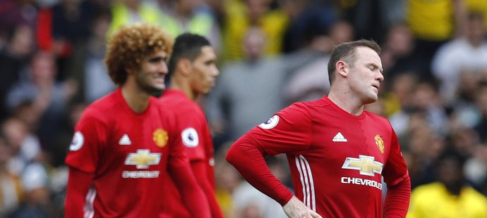 Zklamaní hráči Manchesteru United po prohře s Watfordem