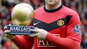 Wayne Rooney s trofejí pro nejlepšího hráče Premier league