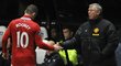 Alex Ferguson střídá Wayna Rooneyho v duelu proti Newcastlu, který Manchester United prohrál 0:3