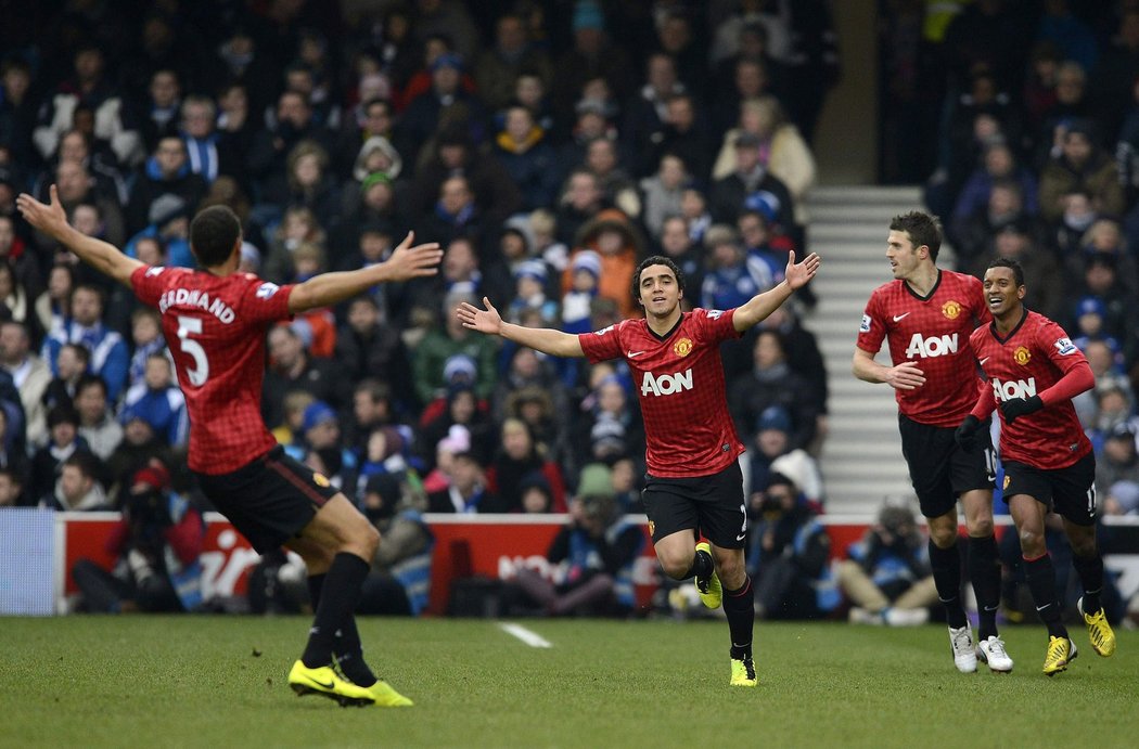 Rafael se těší z gólu v síti QPR. Manchester United nakonec vyhrál zápas Premier League 2:0