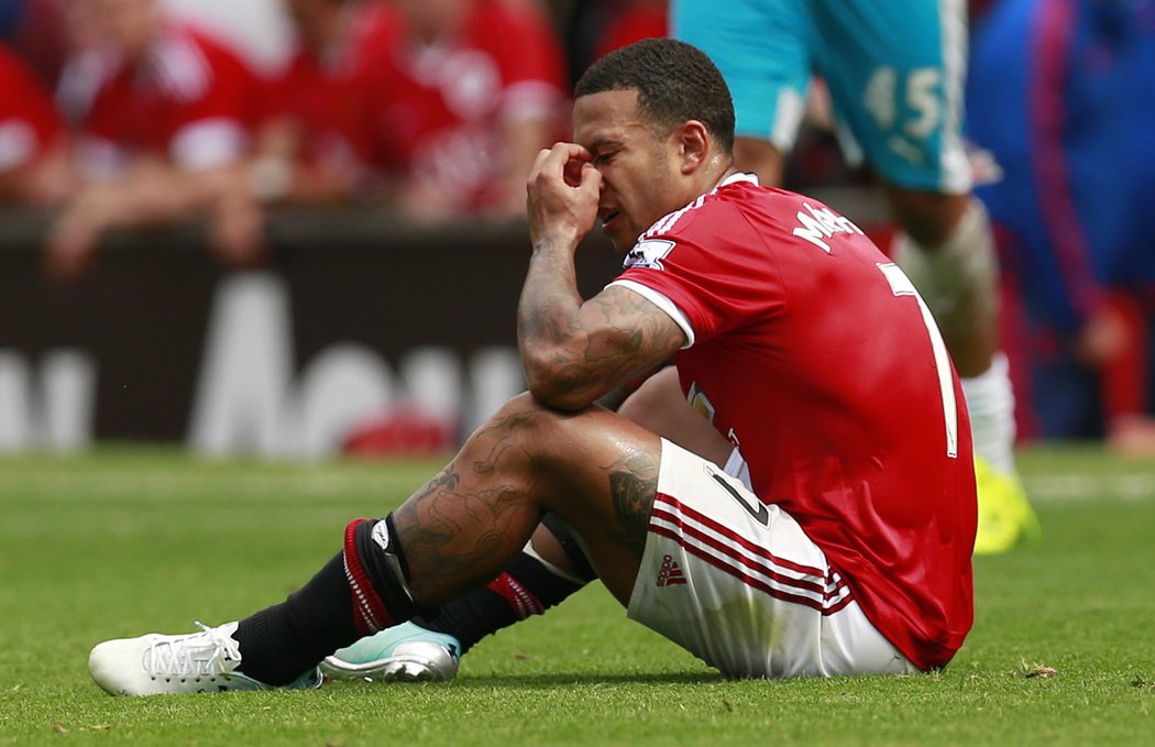 Memphis Depay byl po remíze Manchesteru United s Newcastlem zklamaný. V týdnu se trefil v play off Ligy mistrů dvakrát, teď v Premier League v koncovce selhal.