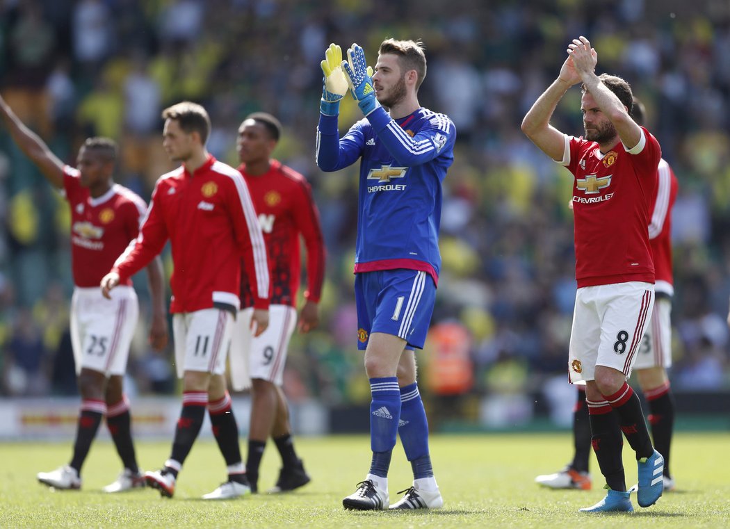 Fotbalisté Manchesteru United vyhráli na půdě Norwiche 1:0 a mohli zatleskat nejvěrnějším fanouškům.