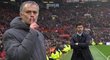 Trenér Manchesteru United José Mourinho gestem umlčuje ty, kteří ho před utkáním s Tottenhamem kritizovali kvůli narážkám na jeho defenzivní hru