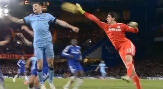 Chyba Courtoise stála Chelsea výhru nad Manchesterem City