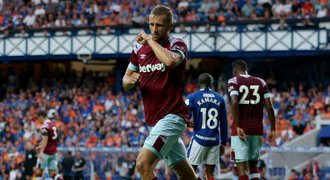 Souček naskočil poprvé v přípravě a dal gól Rangers. West Ham ale prohrál