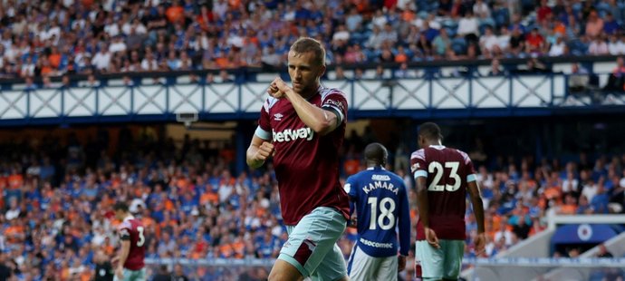 Tomáš Souček naskočil poprvé v přípravě za West Ham a hned se proti Rangers trefil