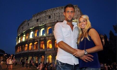 Maarten Stekelenburg se svou manželkou Kim v Římě. Z tamního AS odešel nizozemský brankář za 4,76 milionů liber do Fulhamu