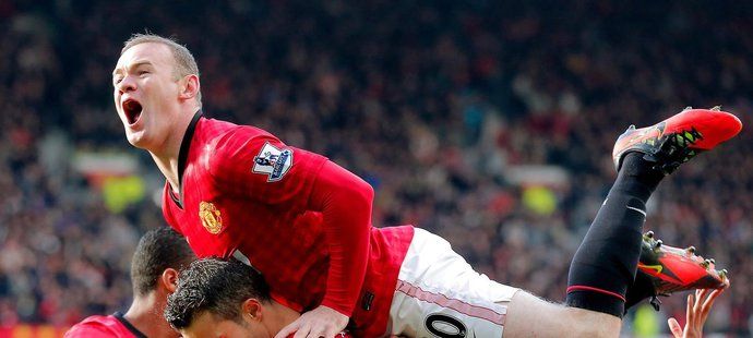 Robin van Persie gól proti "svému" Arsenalu neslavil, to Wayne Rooney to zvládl hravě za oba útočníky Manchesteru United!