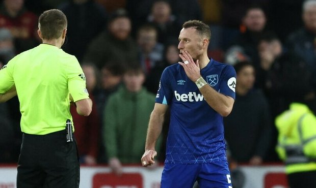 SESTŘIH: divoký závěr WHU, Coufal viděl červenou. Liverpool si zastřílel