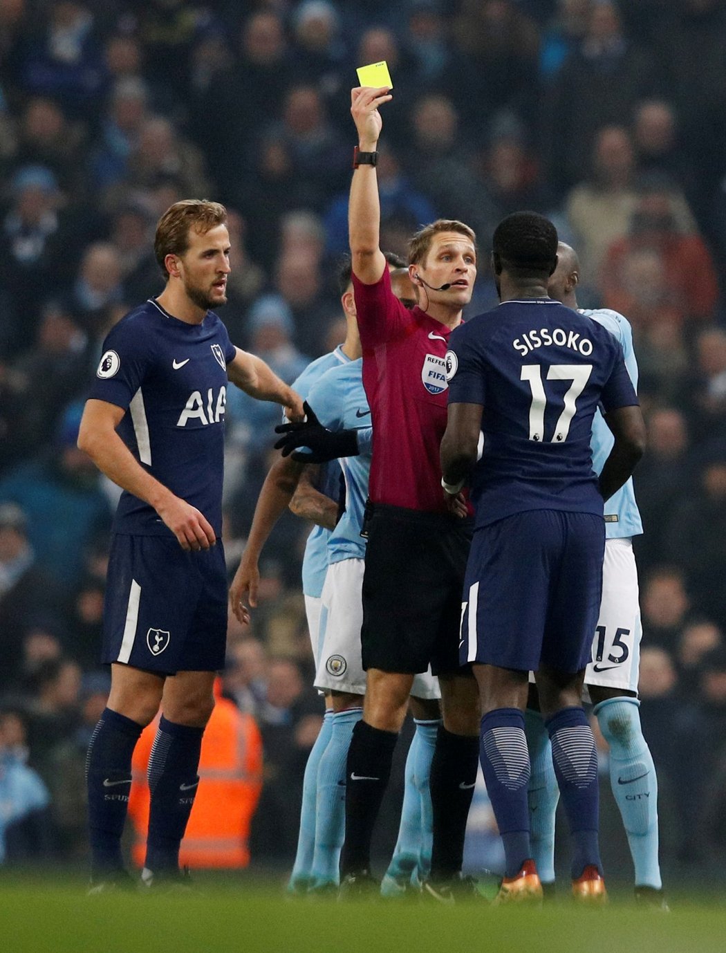 Moussa Sissoko obdržel dnes za jeden z tvrdých zákroků žlutou kartu