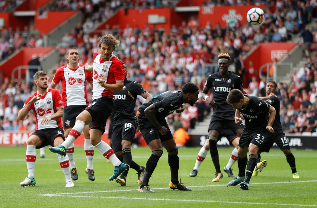 Vzájemné utkání Southamptonu a Swansea nabídlo nejméně branek z prvního kola - žádnou