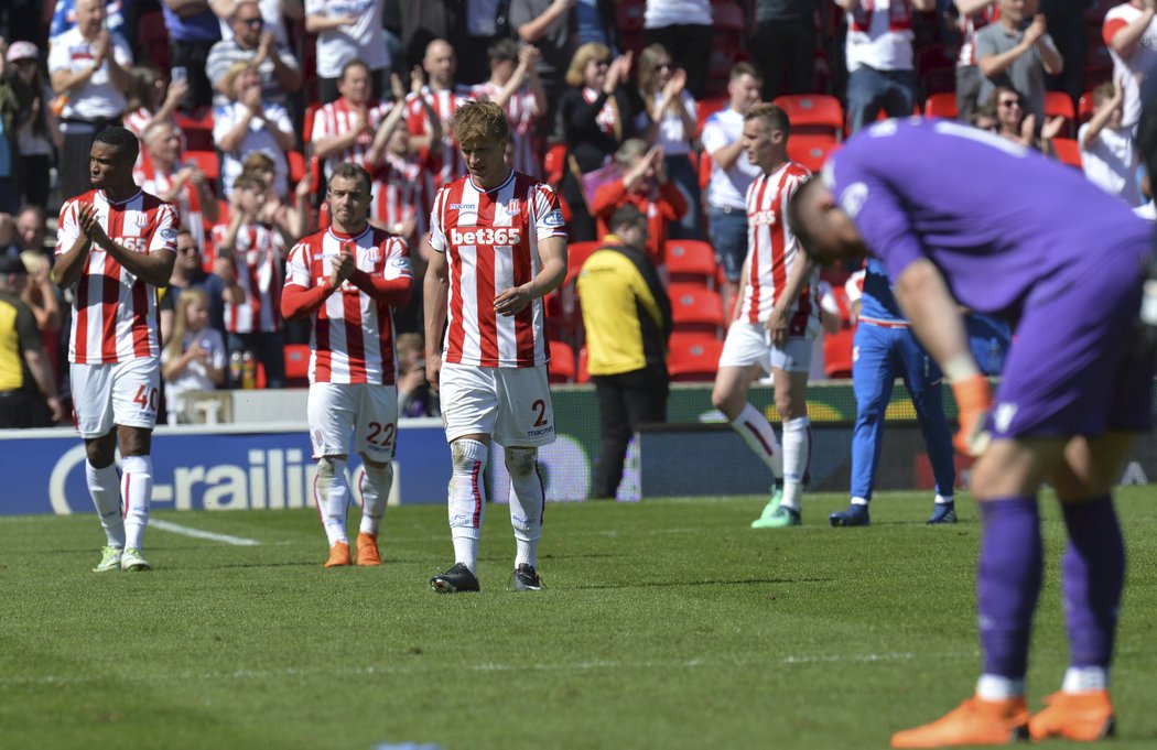 Fotbalisté Stoke po 10 letech sestoupili z Premier League