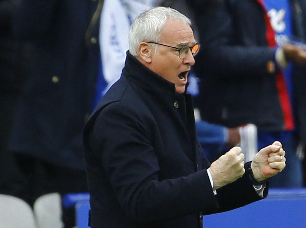 Trenér Leicesteru Claudio Ranieri slaví branku svého týmu do sítě Swansea