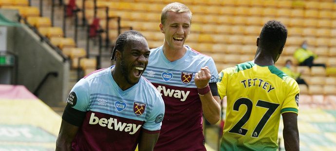 Michail Antonio skóroval hned čtyřikrát, Tomáš Souček byl mezi prvními gratulanty