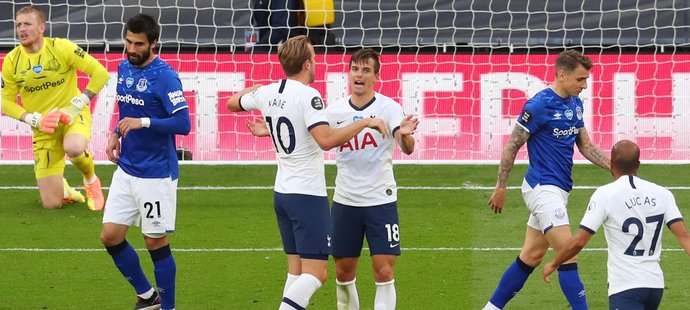 Fotbalisté Tottenhamu se radují po vlastním gólu evertonského Michaela Keanea