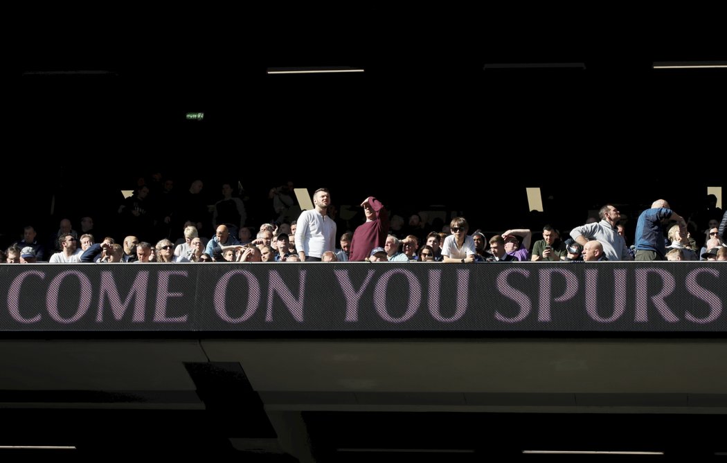 Fanoušci poprvé usedli do sedaček nového stadionu Tottenhamu