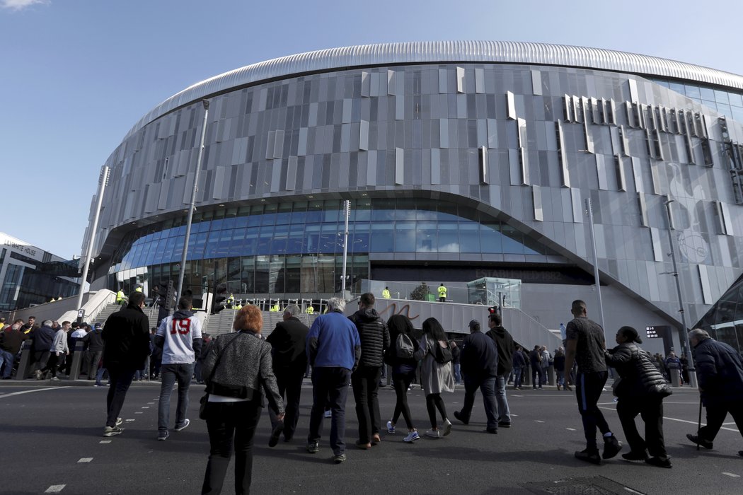 Tottenham otevřel supermoderní nový stadion