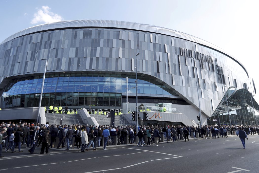 Tottenham otevřel supermoderní nový stadion
