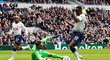 Záložník Spurs Victor Wanyama střílí úvodní gól
