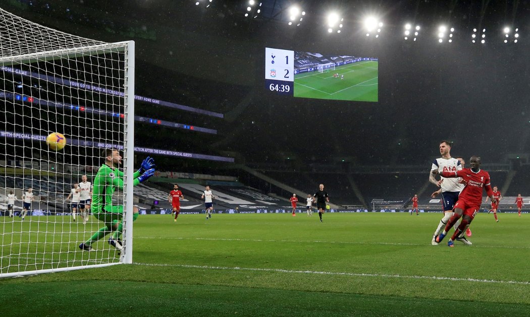 Sadio Mané přidal klíčový třetí gól Liverpoolu na hřišti Tottenhamu