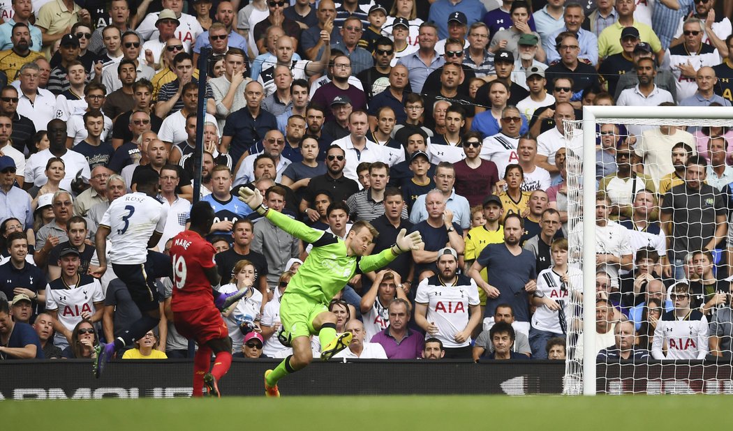 Zápas Tottenhamu s Liverpoolem patří vždy k ozdobám Premier League.