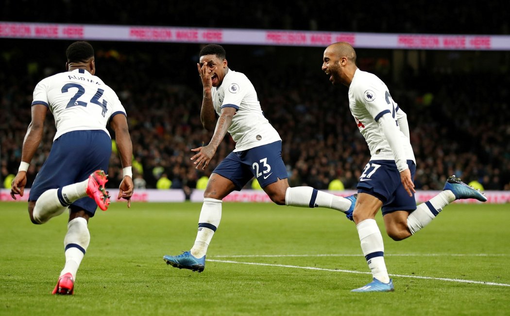 Steven Bergwijn slaví první branku v prvním zápase za Tottenham