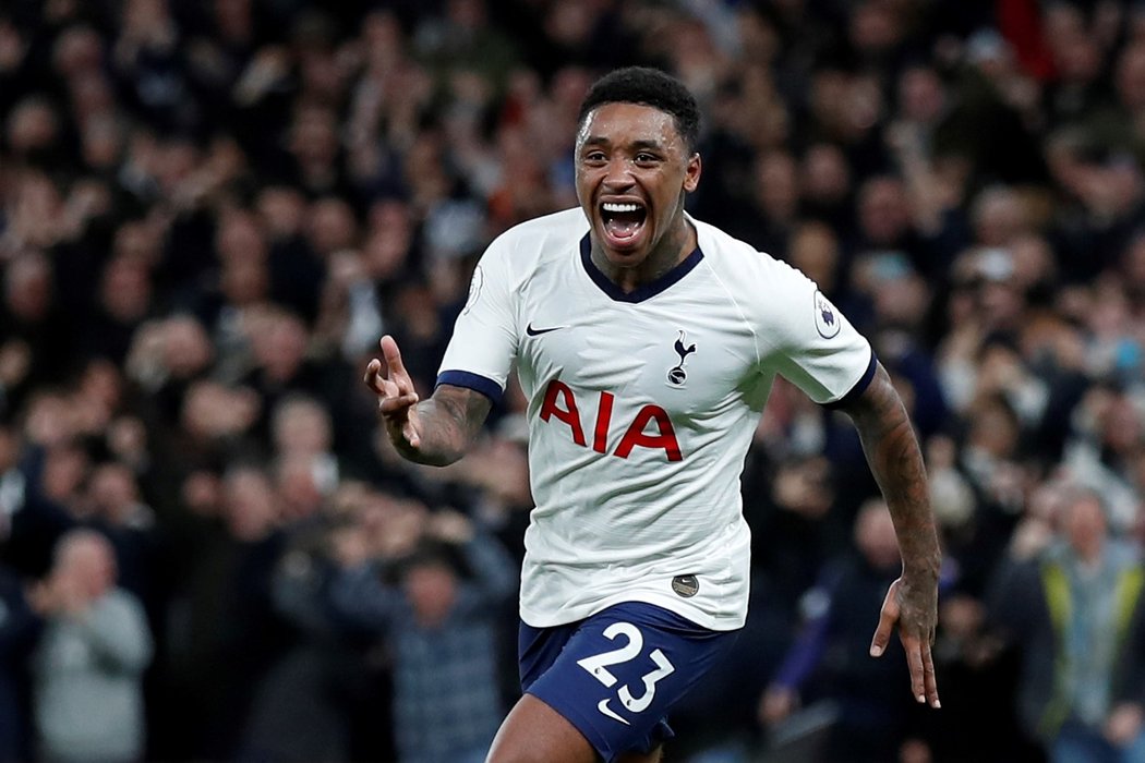 Steven Bergwijn slaví první branku v prvním zápase za Tottenham