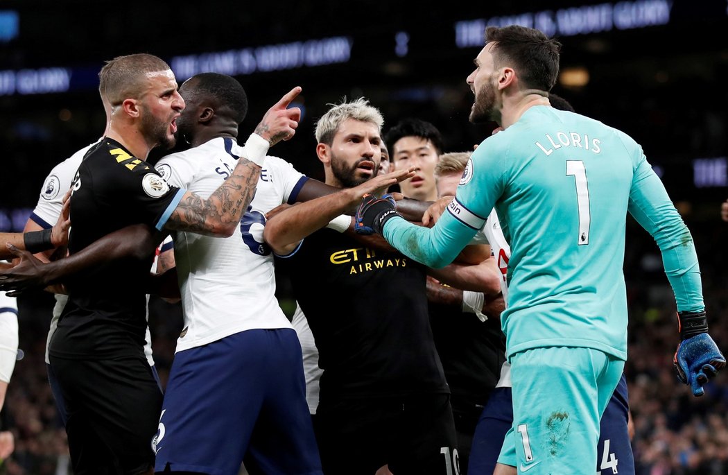 Strkanice v utkání Tottenhamu proti Manchesteru City