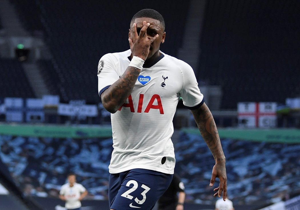 Steven Bergwijn slaví gól Spurs v zápase s Manchesterem United