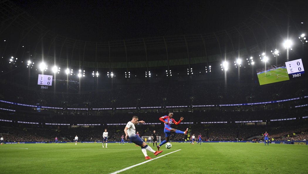 Tottenham otevřel nový moderní stadion malým londýnským derby s Crystal Palace